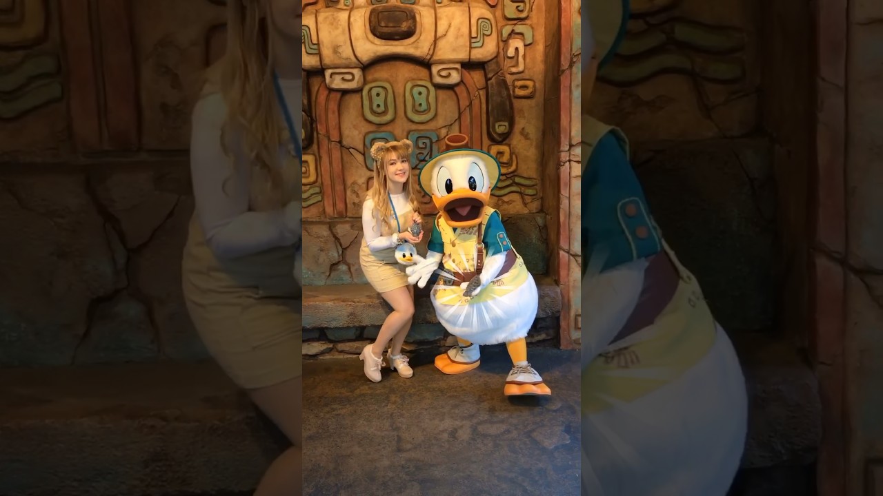 I flew to Tokyo Disney Sea to show Donald Duck a fish I made 😂🐟🇯🇵 #donaldduck #tds  #tokyodisney