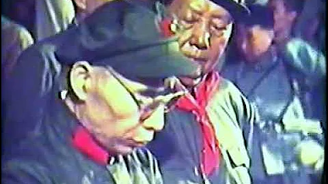 官方影像 毛泽东接见红卫兵 江青、林彪、周恩来等人在天安门城楼上 - 天天要闻