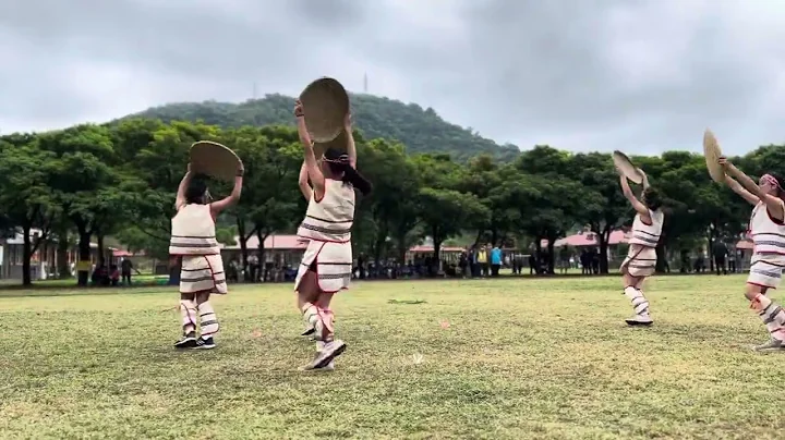 大山大海万里行，2023/03武塔村校运动会，志工受邀同乐，泰雅原住民舞蹈演出。 - 天天要闻