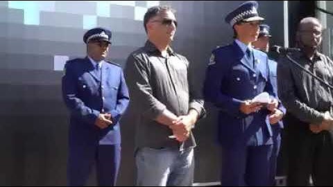 رد فعل رهيييييية من مديرة شرطة نيوزلندا تعلن إسلامها ... الله أكبر