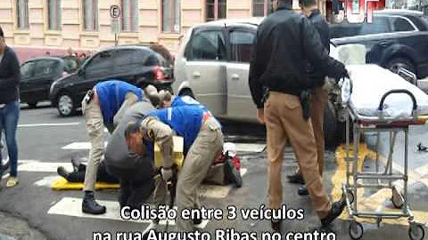 Coliso entre 3 veiculos na rua augusto ribas no ce...