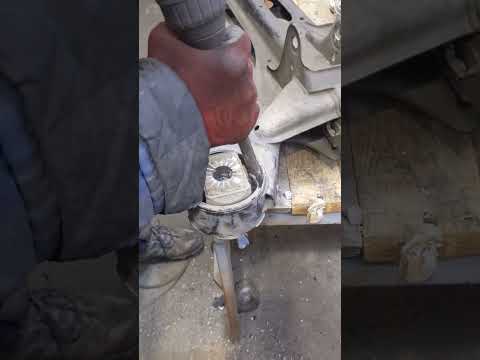 как выпрессовать прикипевщий сайлентблок из рычага #авто #проавто #car #гаража