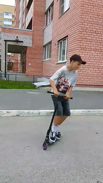 Раскатал флет) #самокат #scootering #клип #трюки #трюкинасамокате # ...