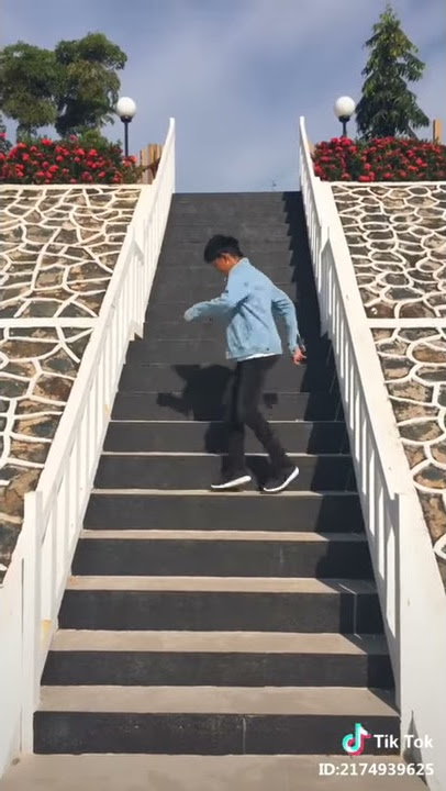 Tik tok naik tangga