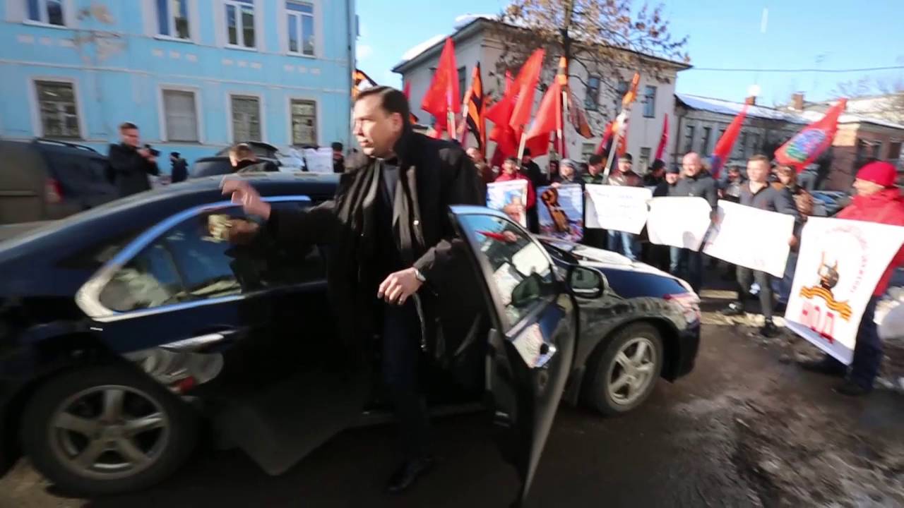 Яйцами закидали машину