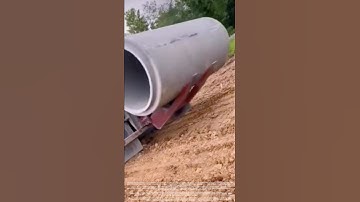 Unloading concrete pipes using the rear support frame of a trailer – an innovative unloading method.
