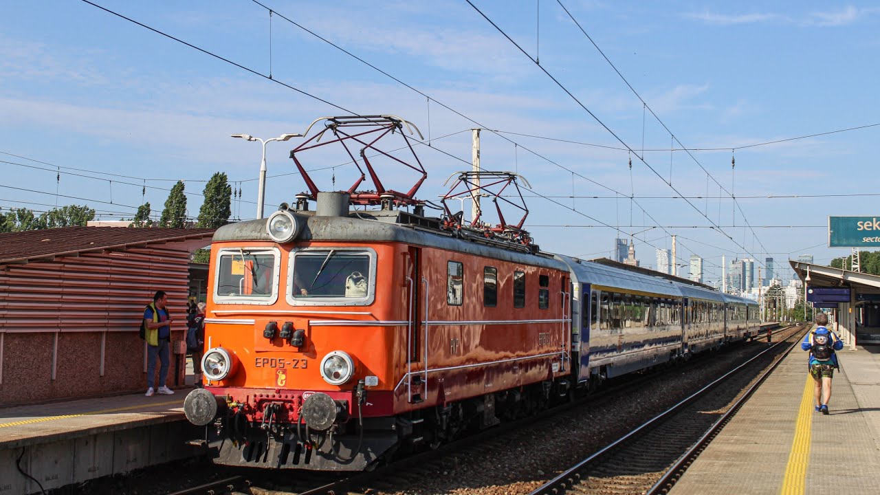 Przejazd (Train Window view) [車窓]: EP05-23 + IC 11208/9 4. Tłuszczański ...