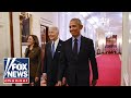 Thumbnail pour Trump takes aim at Obama for 'sabotaging' Biden: 'This never happened before'