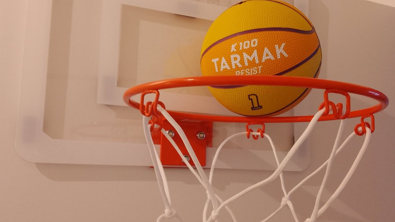 Tegen Assimileren Troosteloos Decathlon Tarmak indoor home mini basket and basketball K100 - YouTube
