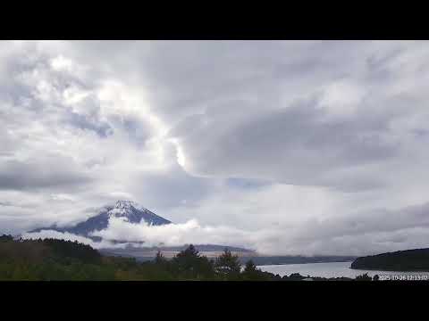 2025年10月26日の富士山中湖ライブカメラの映像を100秒にまとめました