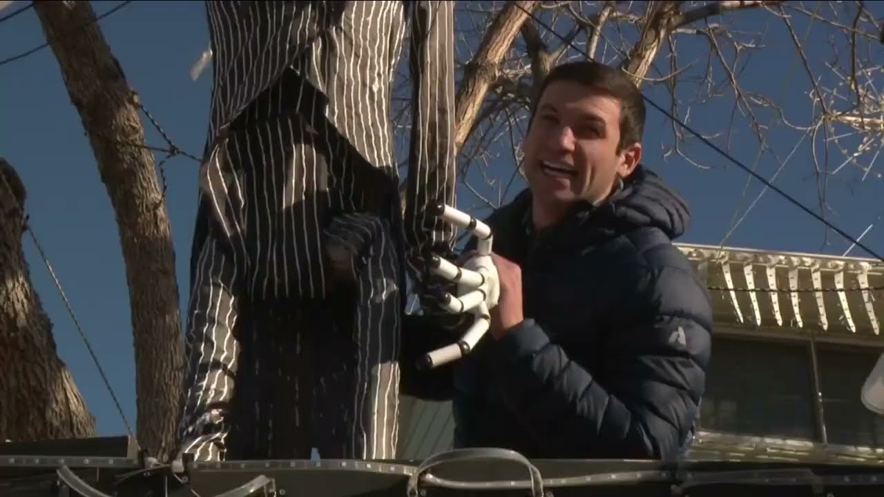 Man builds massive pirate ship,  turns it into a holiday light show