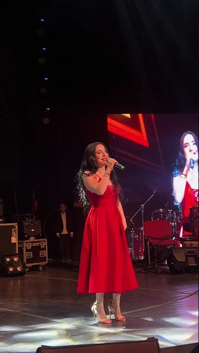 ناز ديج التركية تغني اغنية سميني عاشق مجنون في برنامج