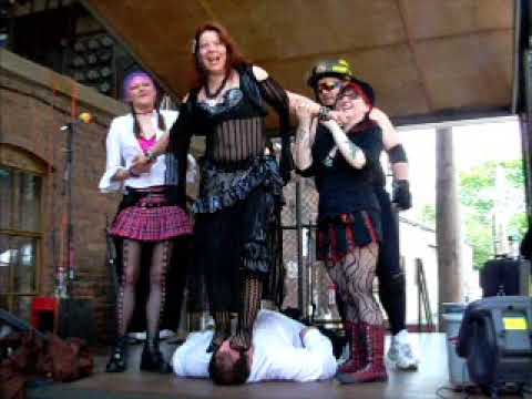 Pete Tino/The Human Floor, singing Happy Birthday to Manuela, at the Watch City Steampunk Festival