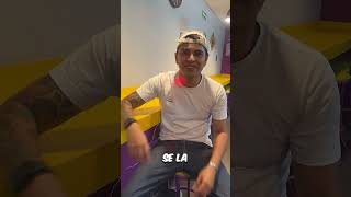 Este perrito tiene 10 millones de likes por pagar con piedras