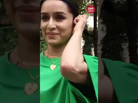 लॉन्ग फंकी ग्रीन टीशर्ट में Shraddha Kapoor का नया अवतार खूब हो रहा वायरल || DNP INDIA
