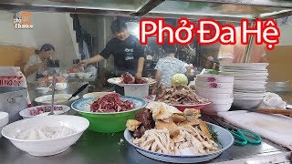 Lạ lùng với phố có duy nhất một quán ăn đa hệ đã tồn tại hơn 30 năm #hnp