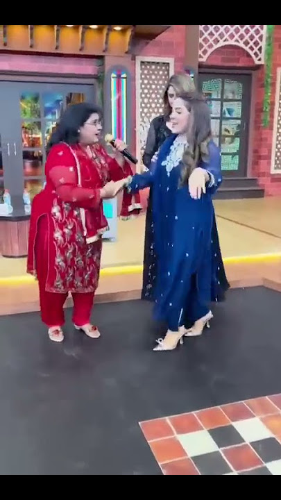 Shazia Manzoor Nay Alizeh Shah Kay Bad Hina Niazi Ko Neachy gira Dia | Taron Sey Karen Batain | GNN