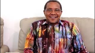 Cheki Rais Mstaafu Kikwete akiimba wimbo wa duniani Kuna Mambo.