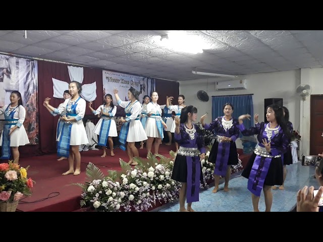 nxf-tsaav-ntxawg-muas-thov-vajtswv-foom-hmoov-xyoo-tshiab