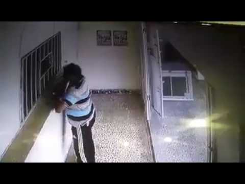 بالفديو لحظة مقتل اصحاب محل لبيع الخمور في بغداد الغزاليه يوم امس