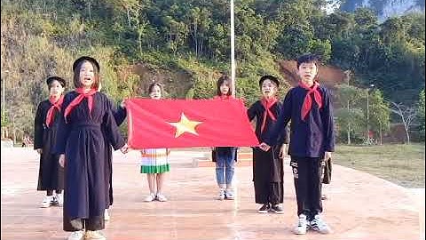 Hát Quốc ca tại địa chỉ đỏ