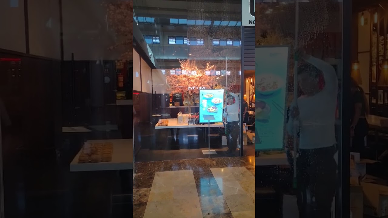 Limpieza de escaparate muy alto en Getafe