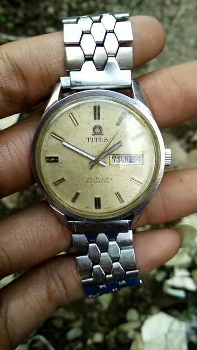 Jam tangan antik Titus Automatic mesin kuning