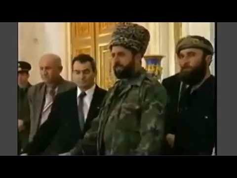 رئيس الشيشان الشهيد سليم خان يرغم الرئيس الروسي على تغيير مكانه في بداية المفاوضات النصيرية