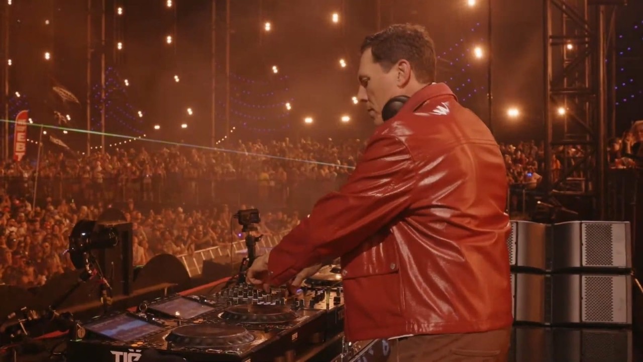 Zombie Nation - Kernkraft 400 (Tiësto Remix) | EDC Las Vegas