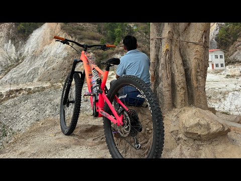 #Nepal cycle vloggar