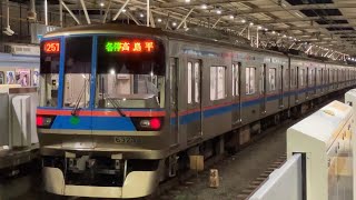 都営6300形3次車普通高島平行きとして新丸子駅3番線を入線するシーン