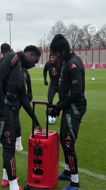Bayern Munich players vibing to Playboi Carti