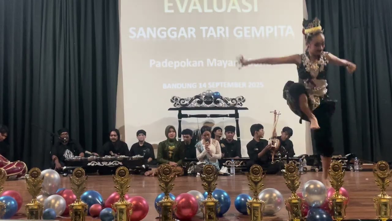 Angella Gempita with The Gacor Sunda Wani by Sanggar Gempita💖