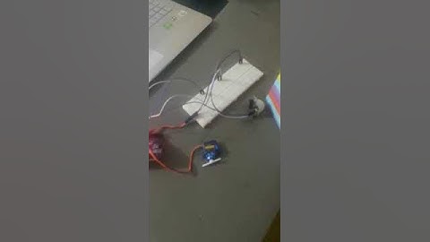 PIR HAREKET SENSÖRÜ İLE SERVO MOTOR KULLANIMI (EL SALLAYAN ROBOT)