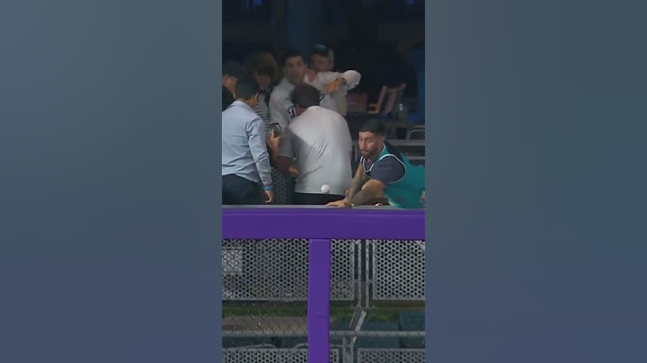 Fan drops Shohei Ohtani's legendary 50/50 home run ball #mlb #baseball #fail
