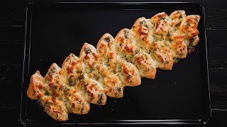 Cheesy Garlic Pull Apart Bread [No Loaf Pan]