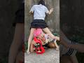 Chơi Lớn Đổ Tương Ớt Vào Đũng Quần Em Gái Xinh