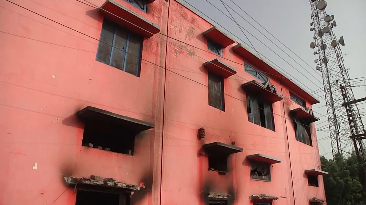 Christians in eastern Pakistan inspect damage a day after a Muslim mob attacked churches, houses