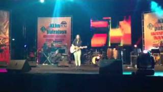 Di Penghujungnya Live - Iqa