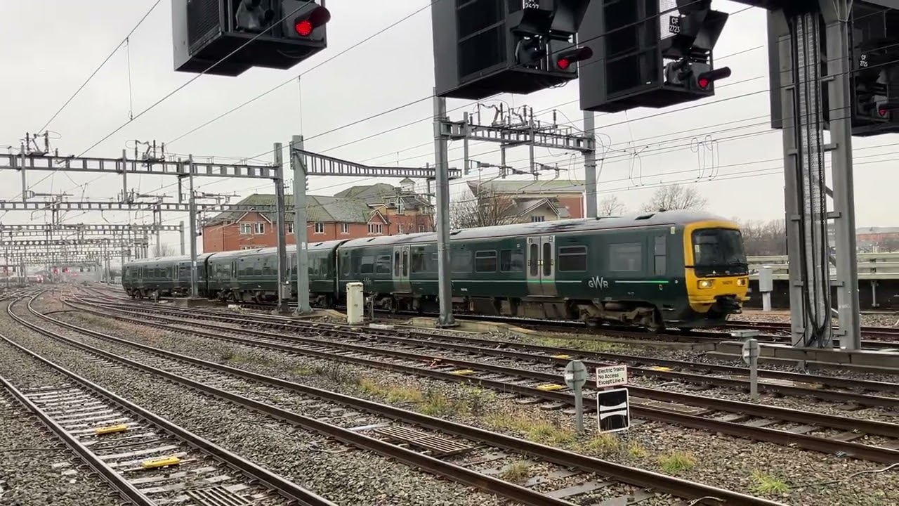 GWR 12:30PM CARDIFF CENTRAL TO PORTSMOUTH HARBOUR ARRIVING CARDIFF CENT PLAT 1 FROM CARDIFF SIGNAL.