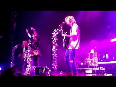 Grouplove performs Tongue-tied