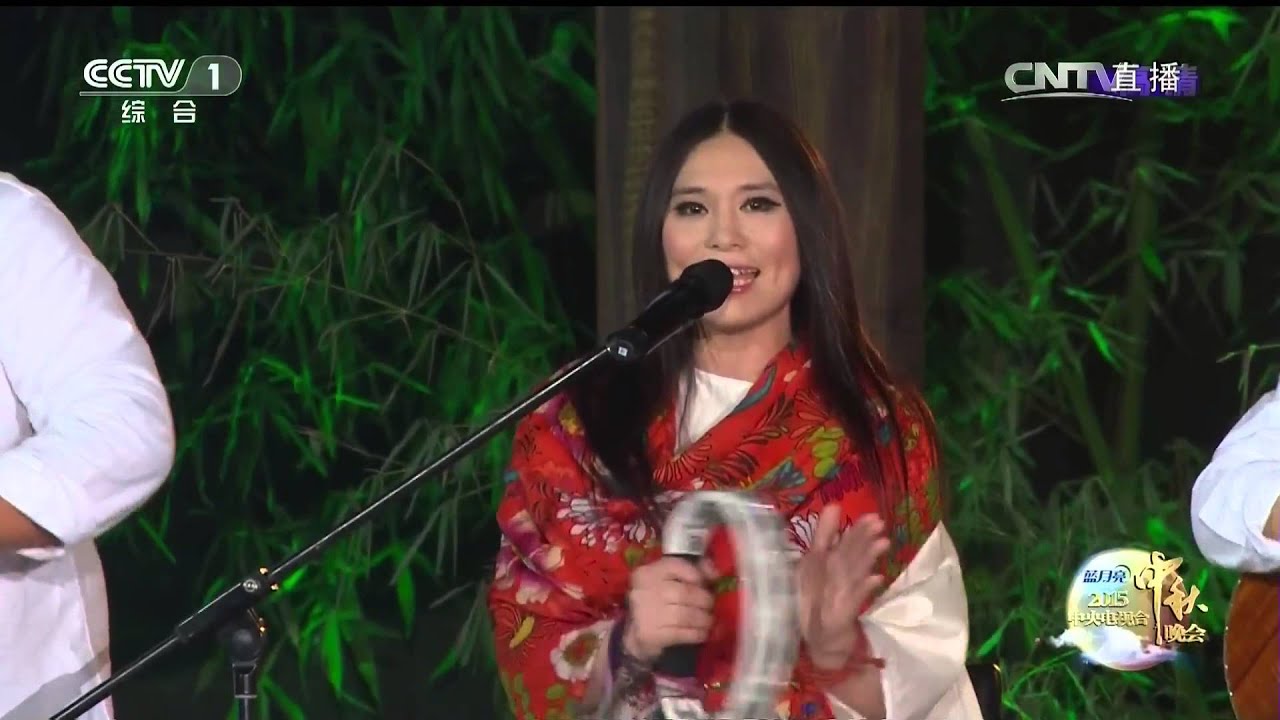 Watch 【2015中秋晚会分段】歌舞《我的家》演唱：小娟与山谷里的居民 on YouTube
