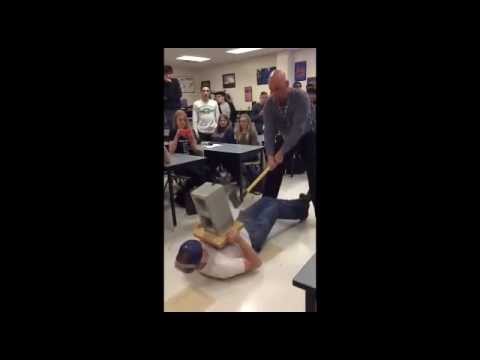 ფიზიკის ლექტორმა სტუდენტს \"კვერცხები წააცალა\"