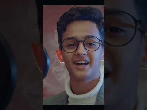 المنشد عمرو موسى