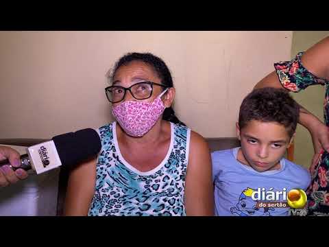 Família passa fome em Cajazeiras e garotinho de 8 anos vende dindin para tentar evitar despejo