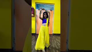 Chamak Challo Chel Chabeli Aarshi Gautam Ft. Dance Rowdy Rathore Akshay,Sonakshikumar S,Shreya