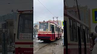 71-134АВ (ЛМ-99АВ) №0551 отправляется с остановки «Проспект Культуры», следует по 61 маршруту.