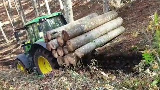 Trattori John Deere, e Same trasportano il legname a valle