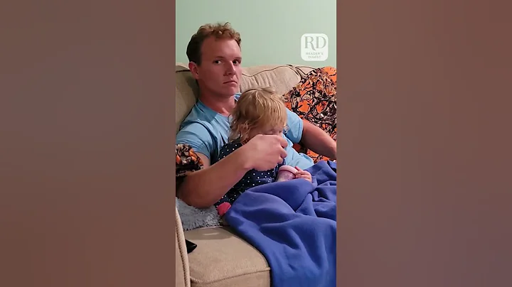 Dad's Hilarious Reaction to Toddler Dozing Off in His Arms - DayDayNews