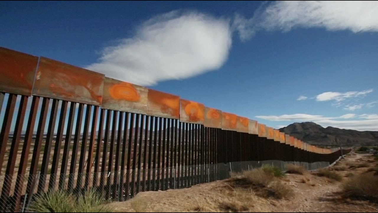 Building a Wall Between the U.S. and Mexico - YouTube